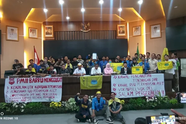 DPRD Barru Terima Empat Point Tuntutan Demonstran