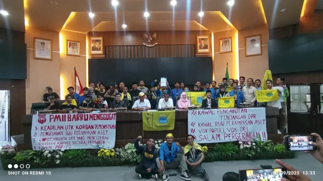 DPRD Barru Terima Empat Point Tuntutan Demonstran