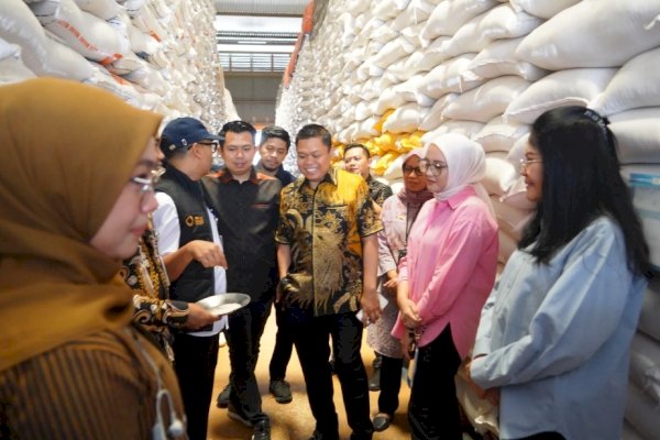 Komisi B DPRD Sulsel Tinjau Gudang Bulog, Pastikan Stok Beras Aman