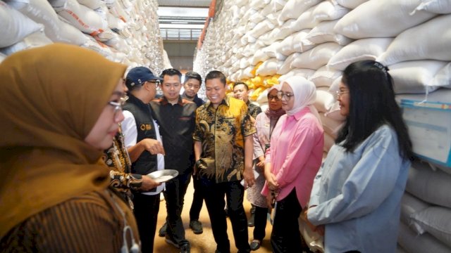 Komisi B DPRD Provinsi Sulawesi Selatan, melakukan kunjungan kerja ke gudang BULOG Panaikang.