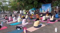 CitraCosmetic-Wardah Gelar Yoga Class di Pantai Akkarena, Ajak Peserta Lindungi Kulit Sambil Beraktivitas Sehat