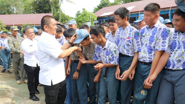 Bupati Ibas temui Pelajar Lutim.