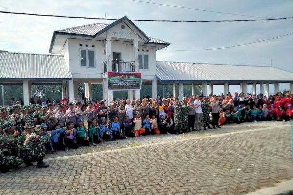 HUT TNI Jadi Momentum Bangun Kesadaran Kebersihan Lingkungan di Wotu Lutim