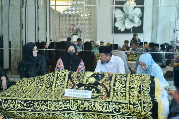 Pejabat dan Tokoh Sulsel Melayat di Rumah Duka Ibunda Wagub Fatmawati Rusdi