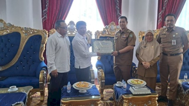 BPKP Serahkan Sertifikat Level 3 kepada Bupati Pangkep Yusran Lalogau, Pengawasan dan Manajemen Risiko Kian Kuat