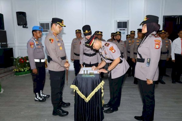 Kapolrestabes Makassar Pimpin Upacara Sertijab Kapolsek Panakkukang