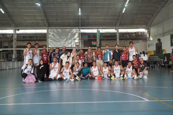 Sekda Sulsel Jufri Rahman Suntik Semangat Tim Basket di Laga Perdana PORNAS KORPRI 2025