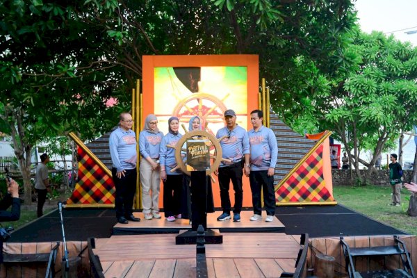Dari Pantai Mandala Ria, Fatmawati Rusdi Resmikan Festival Pinisi XV di Bulukumba: Pinisi adalah Warisan Dunia yang Terus Berlayar!
