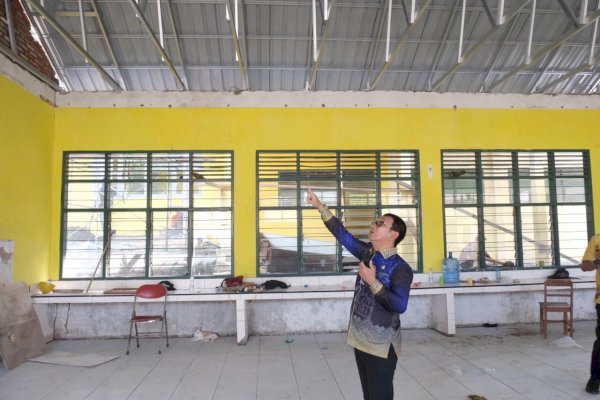 Bupati Suwardi Haseng Tinjau Rehabilitasi Ruang Kelas SDN 17 Bila dan SMP Muhammadiyah Soppeng