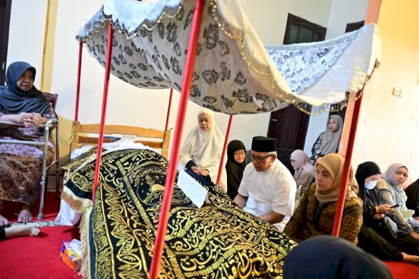 Aliyah Mustika Ilham Melayat Almarhum H. Andi Chaerul Andi Tau: Sosok Teladan yang Mengabdi untuk Makassar