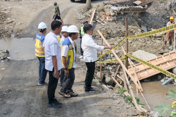 Bupati Soppeng Suwardi Haseng Tinjau Progres Berjalan dan Pastikan Kondisi Pekerjaan Jembatan Salokaraja