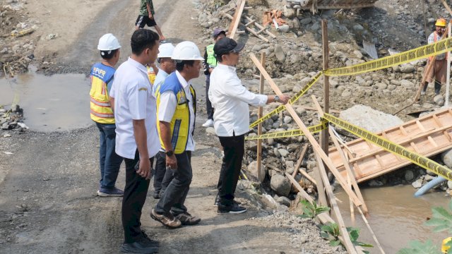 Bupati Soppeng Suwardi Haseng Tinjau Progres Berjalan dan Pastikan Kondisi Pekerjaan Jembatan Salokaraja