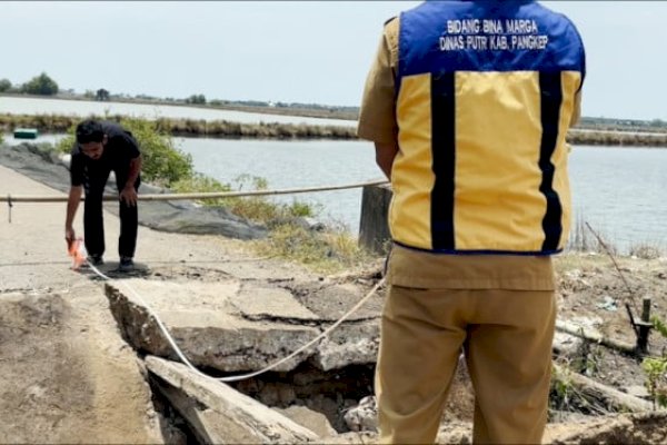 Jembatan Tua di Pesisir Pangkep Ambruk, Pemkab Segera Lakukan Perbaikan 