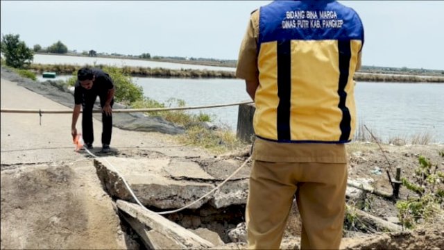Jembatan Tua di Pesisir Pangkep Ambruk, Pemkab Segera Lakukan Perbaikan&nbsp;