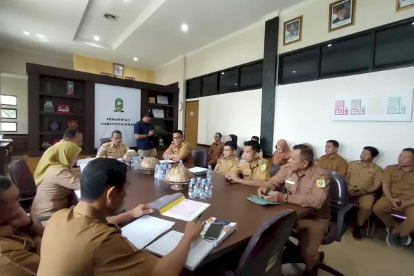 Pemkab Sinjai Bahas Rencana Hibah PLTS Buhung Pitue ke Pemerintah Desa