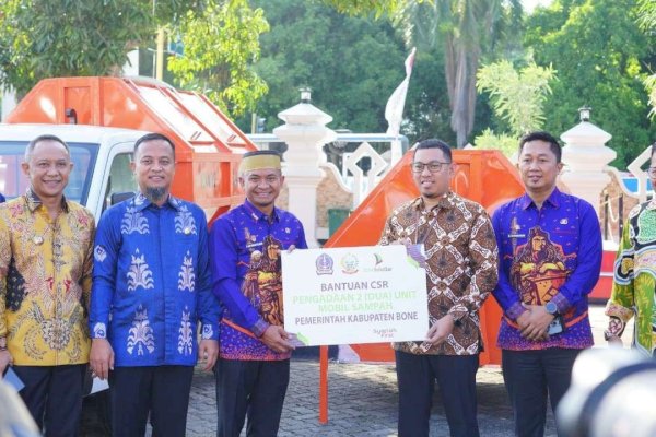 Bank Sulselbar Bone Serahkan Bantuan CSR Senilai Rp 1,1 Miliar