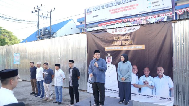 Bersih-Bersih Bareng! Munafri & Warga Tiga Kecamatan Turun Tangan di Jumat Bersih