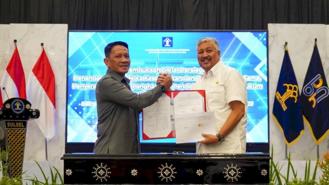 Bupati Pinrang H. A. Irwan Hamid, S.Sos menandatangani Nota Kesepahaman dan Perjanjian Kerjasama dengan Kementerian Hukum Republik Indonesia.