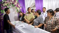 Penuh Ketulusan, Bupati Lutim Ibas Melayat Tiga Warga Lutim yang Berpulang