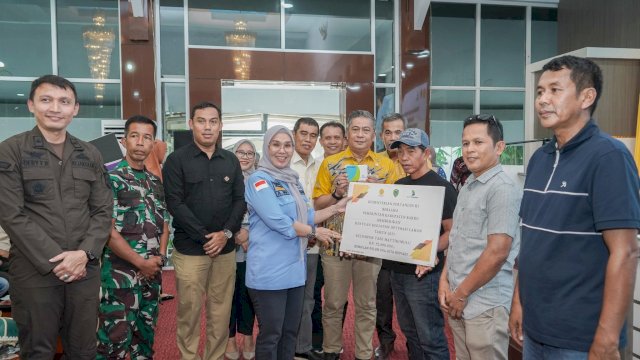 Ketua DPRD Syamsuddin Muhiddin Kawal Bantuan Oplah dari Kementan untuk Petani Barru