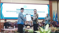 Gubernur Sulsel Terima Penghargaan BMPS Nasional di Seminar SPMB 2025
