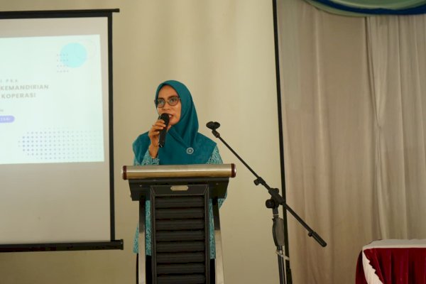 Buka Sosialisasi Pengelolaan Koperasi PKK, dr. Ani Tekankan Partisipasi Aktif Peserta