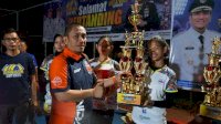 Sukses Digelar, Bupati Ibas Serahkan Puluhan Juta Hadiah Pada Kejuaraan Bola Voli Bupati Lutim Cup 2025