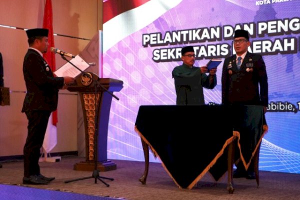 Wali Kota Tasming Hamid Lantik Amarun Agung Hamka Sebagai Sekda Parepare: Harus jadi Pengayom ASN