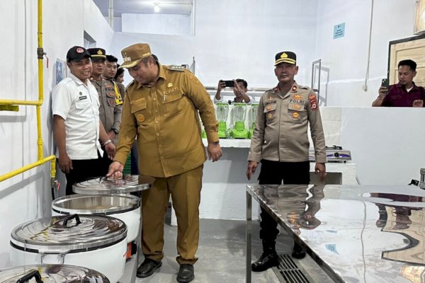 Bupati Maros Chaidir Syam Resmikan SPPG ke-28 di Mandai