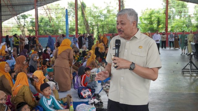Bupati Pinrang H. A. Irwan Hamid, S.Sos bersama Ketua TP PKK Kabupaten Pinrang Sri Widiati A. Irwan hadir langsung membuka Gerakan Gemar Makan Telur.