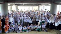 Dukung Literasi di Makassar, Sekolah Islam Athirah Donasikan Ratusan Buku