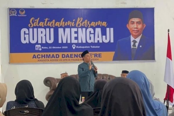 Daeng Se’re Silaturahmi dan Bagikan Sembako untuk Guru Ngaji di Takalar
