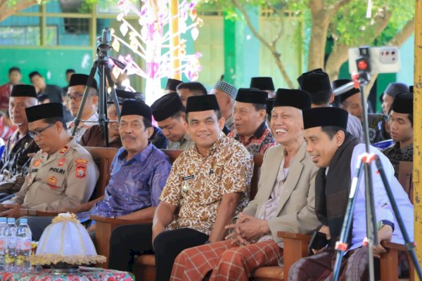 Wabup Sudirman Hadiri Maulid Nabi di Ponpes DDI Jampue, Tekankan Pentingnya Pendidikan Akhlak