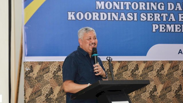 Bupati Pinrang, H. A. Irwan Hamid, S.Sos, saat membuka kegiatan Evaluasi Program sekaligus Musyawarah Kerja Dewan Pimpinan Cabang Apdesi Kabupaten Pinrang.