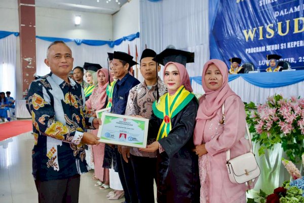 STIKES Batara Guru Soroaka Luluskan 100 Mahasiswa, Pemkab Lutim Apresiasi