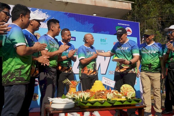 Ratusan Pelari Jelajahi Karst Maros, Warnai HUT ke-21 TN Bantimurung Bulusaraung