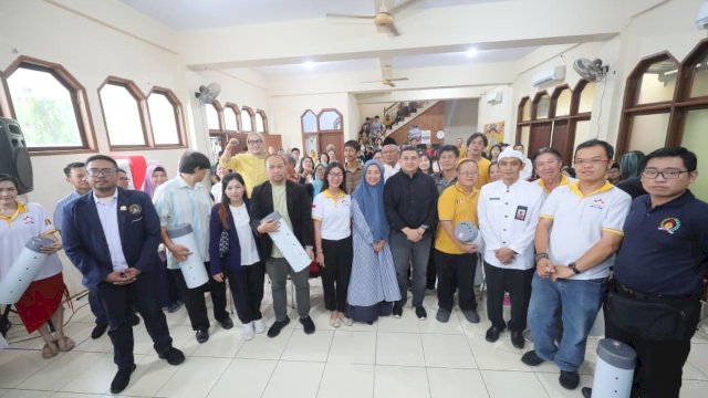 Wali Kota Makassar, Munafri Arifuddin, didampingi Ketua TP PKK Makassar yang juga Ketua Dewan Lingkungan Hidup Makassar, Melinda Aksa meluncurkan Gerakan Bioberkah.