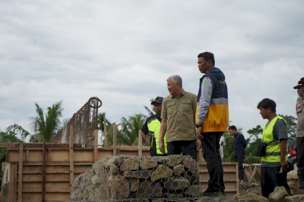 Turun ke Lapangan, Bupati Irwan Pastikan Infrastruktur Pinrang Aman dari Dampak Hujan