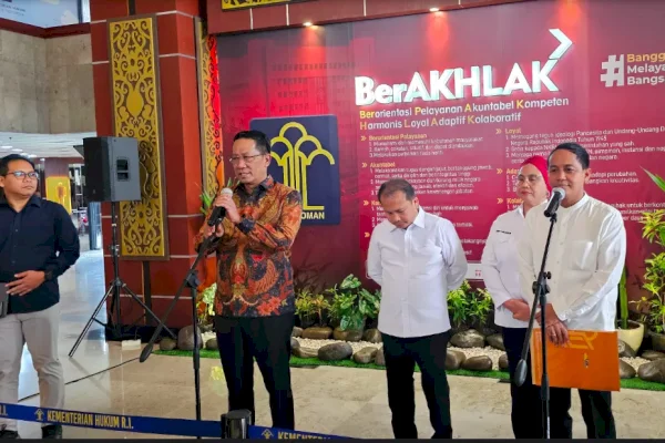 Menteri Hukum Terbitkan SK Kepengurusan PSI, Sosok “J” Masih Dirahasiakan, Sekjen Raja Juli: Mas Ketum yang Akan Umumkan!