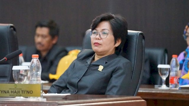 Wakil Ketua DPRD Gowa, Tyna Hj Ti'na Dg Mawangi, saat menghadiri Rapat Paripurna Penetapan Peraturan Daerah tentang APBD Perubahan Tahun Anggaran 2025.