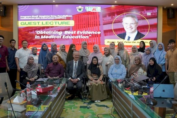 Pakar Medical Education Leiden Berikan Kuliah Tamu dan Bimbingan di FK Unhas