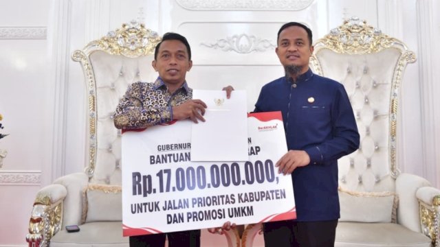 Bupati Sidrap, Syaharuddin Alrif, menerima bantuan dari Pemerintah Provinsi (Pemprov) Sulsel.