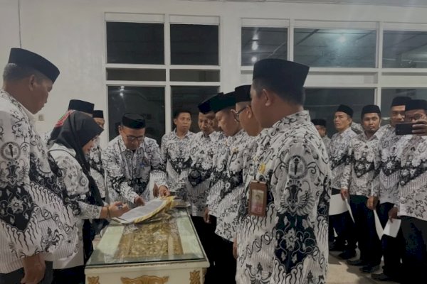 Ketua PGRI Sidrap Pimpin Pelantikan Lima Pengurus Cabang
