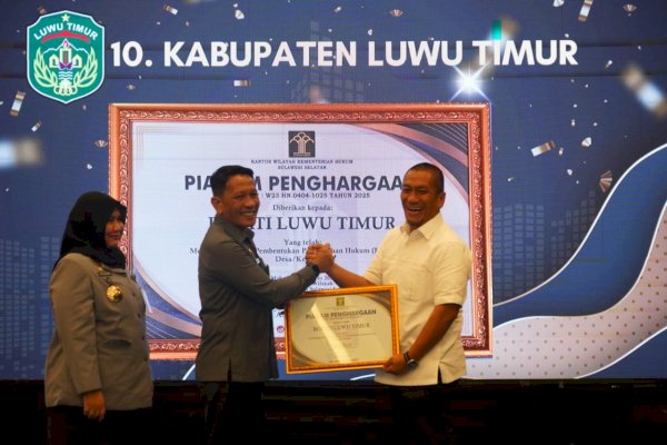 Bupati Lutim Terima Penghargaan Kemenkum Sulsel atas Pembentukan 100 Persen Posbankum
