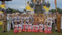Piodalan Purnama Kapat, Wabup Lutim Puspawati Dorong Pelestarian Nilai Budaya dan Spiritualitas Umat Hindu