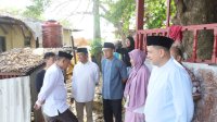 Wali Kota Makassar ke Pulau Samalona, Pimpin Gerakan Jumat Bersih dan Bagi Sembako