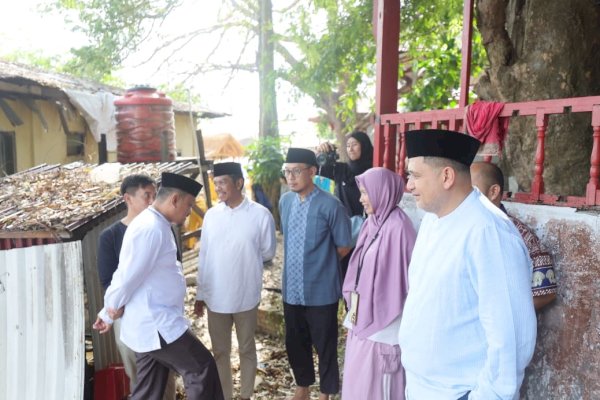 Wali Kota Makassar ke Pulau Samalona, Pimpin Gerakan Jumat Bersih dan Bagi Sembako