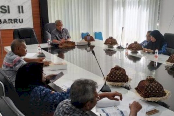 DPRD Barru Ingatkan Pejabat: Bayar Pajak Kendaraan Sebelum Bicara PAD