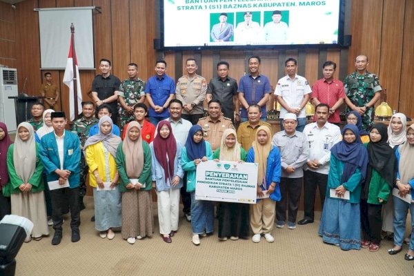Baznas Maros Salurkan Beasiswa Skripsi untuk 120 Mahasiswa