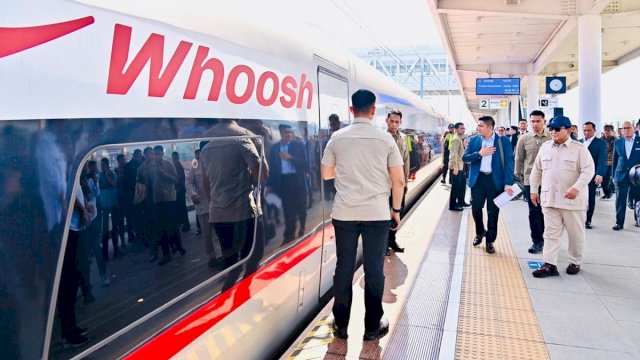 Prabowo Minta Menkeu dan Danantara Cari Skema Lunasi Utang Whoosh